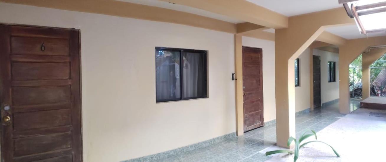 Beach Club Budget Rooms At Popeyes Caye Caulker Luaran gambar