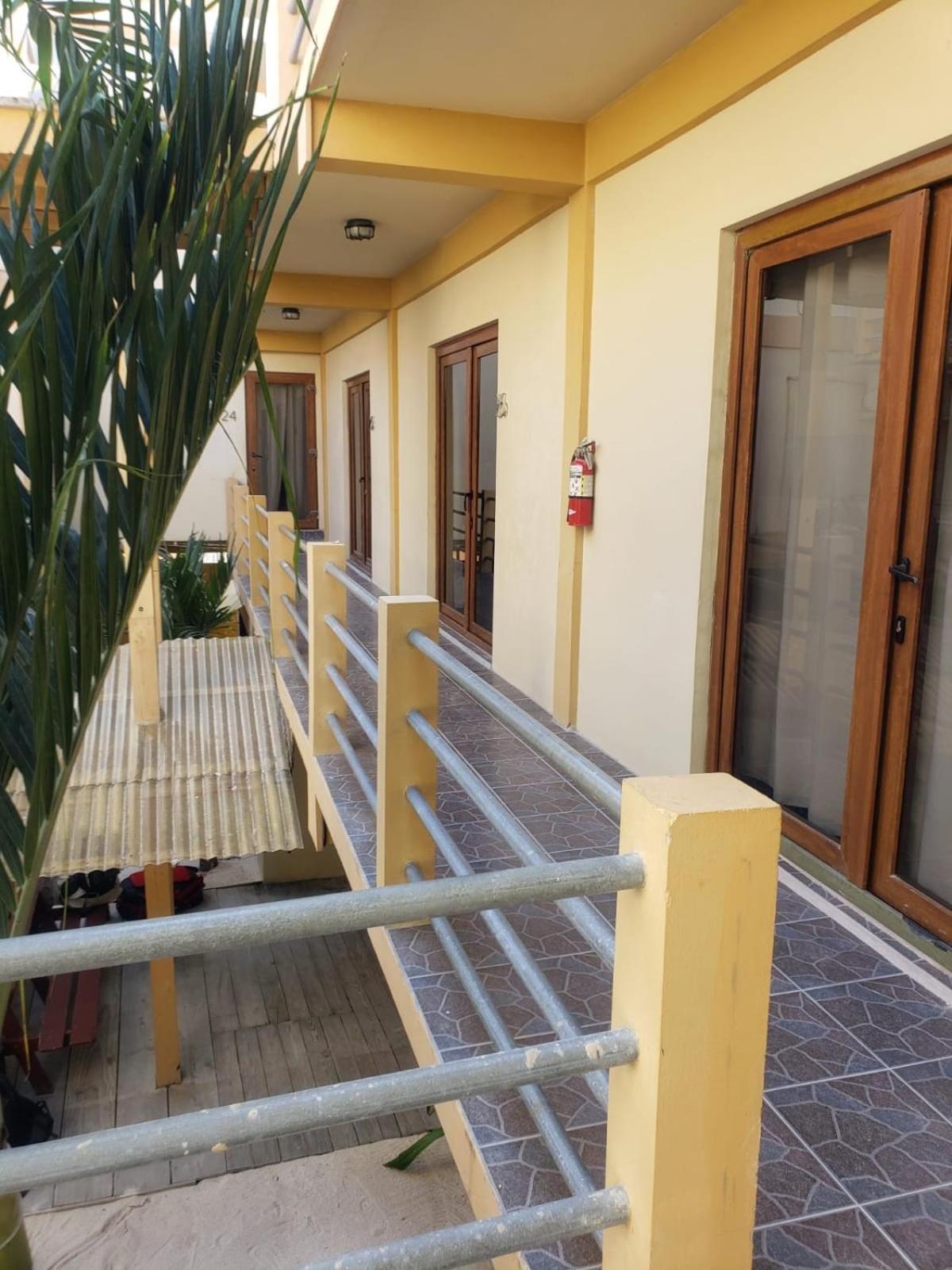 Beach Club Budget Rooms At Popeyes Caye Caulker Luaran gambar