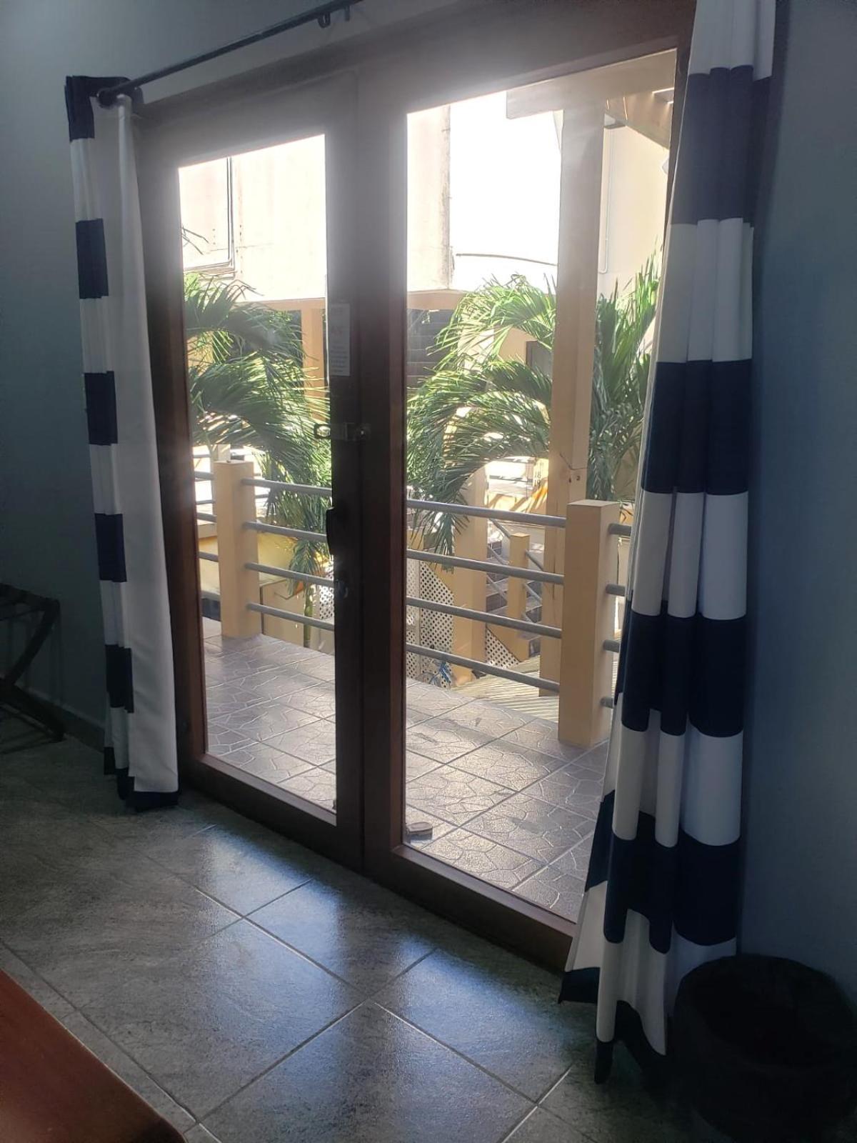 Beach Club Budget Rooms At Popeyes Caye Caulker Luaran gambar