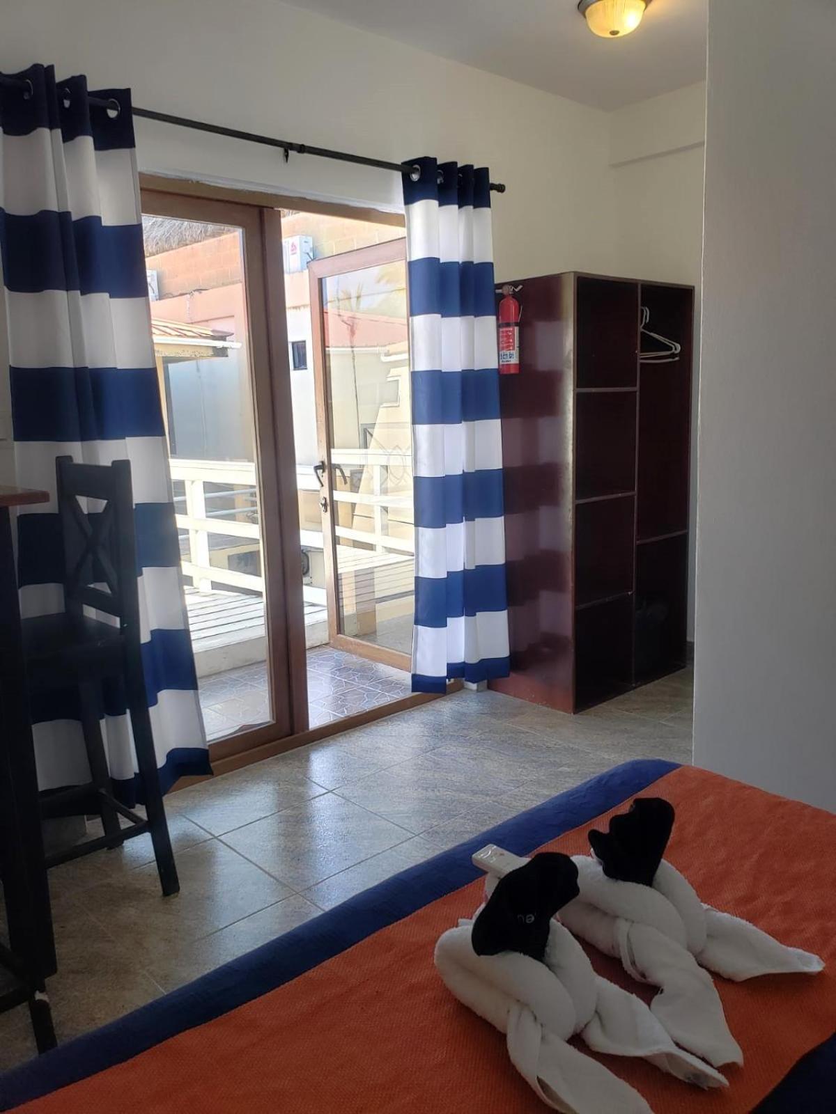 Beach Club Budget Rooms At Popeyes Caye Caulker Luaran gambar