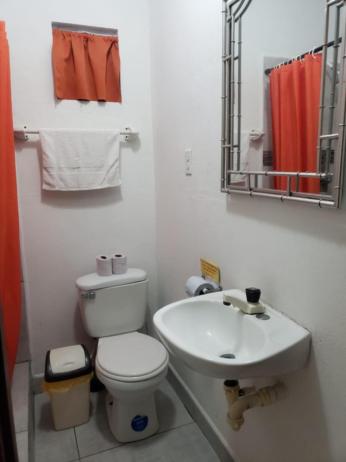 Beach Club Budget Rooms At Popeyes Caye Caulker Luaran gambar