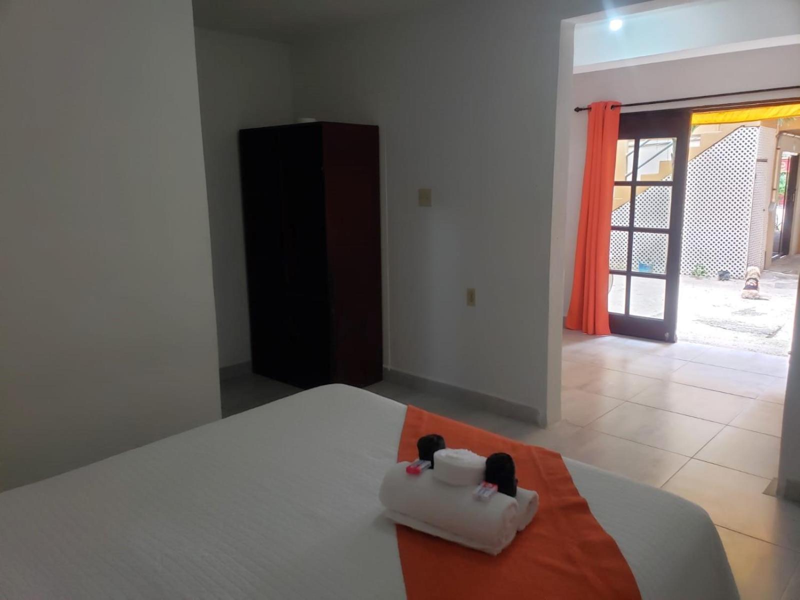 Beach Club Budget Rooms At Popeyes Caye Caulker Luaran gambar